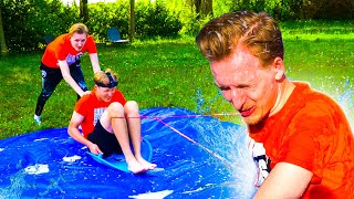 BANKZITTERS MAKEN WATERSLIDE IN DE TUIN [upl. by Boleslaw]