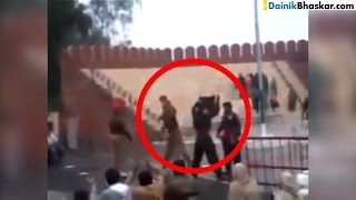 Shocking India Pakistan Soldiers Fight During Ceremony At Border [upl. by Feerahs]