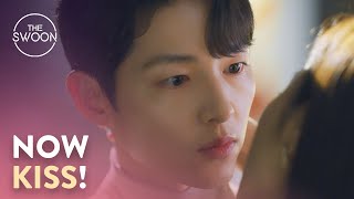 Jeon Yeobeen answers Song Joongki’s quotproposalquot with a kiss  Vincenzo Ep 14 ENG SUB [upl. by Walther]