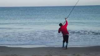 technique de lancer en surfcasting [upl. by Ennairoc]