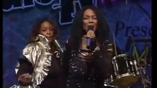 Gwen McCrae Rockin Chair Keep The Fire Burning 90 Of Me Clean Up Woman 2010 Tour [upl. by Arodaeht716]