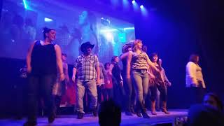 Cowboys fringants  LAmérique pleure chorégraphie des danseurs sur scène La tulipe 4 oct 2019 [upl. by Roberson]