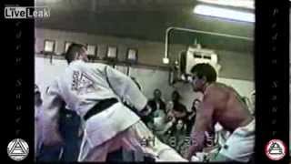 250lb BodyBuilder Vs 150lb JiuJitsu BlackBelt [upl. by Gerdi492]