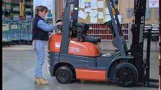 WAREHOUSE FORKLIFT TRAINING Spanish [upl. by Fanning]