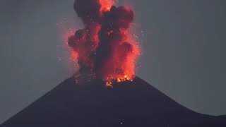 IL VULCANO ESPLODE IN DIRETTA [upl. by Assisi]